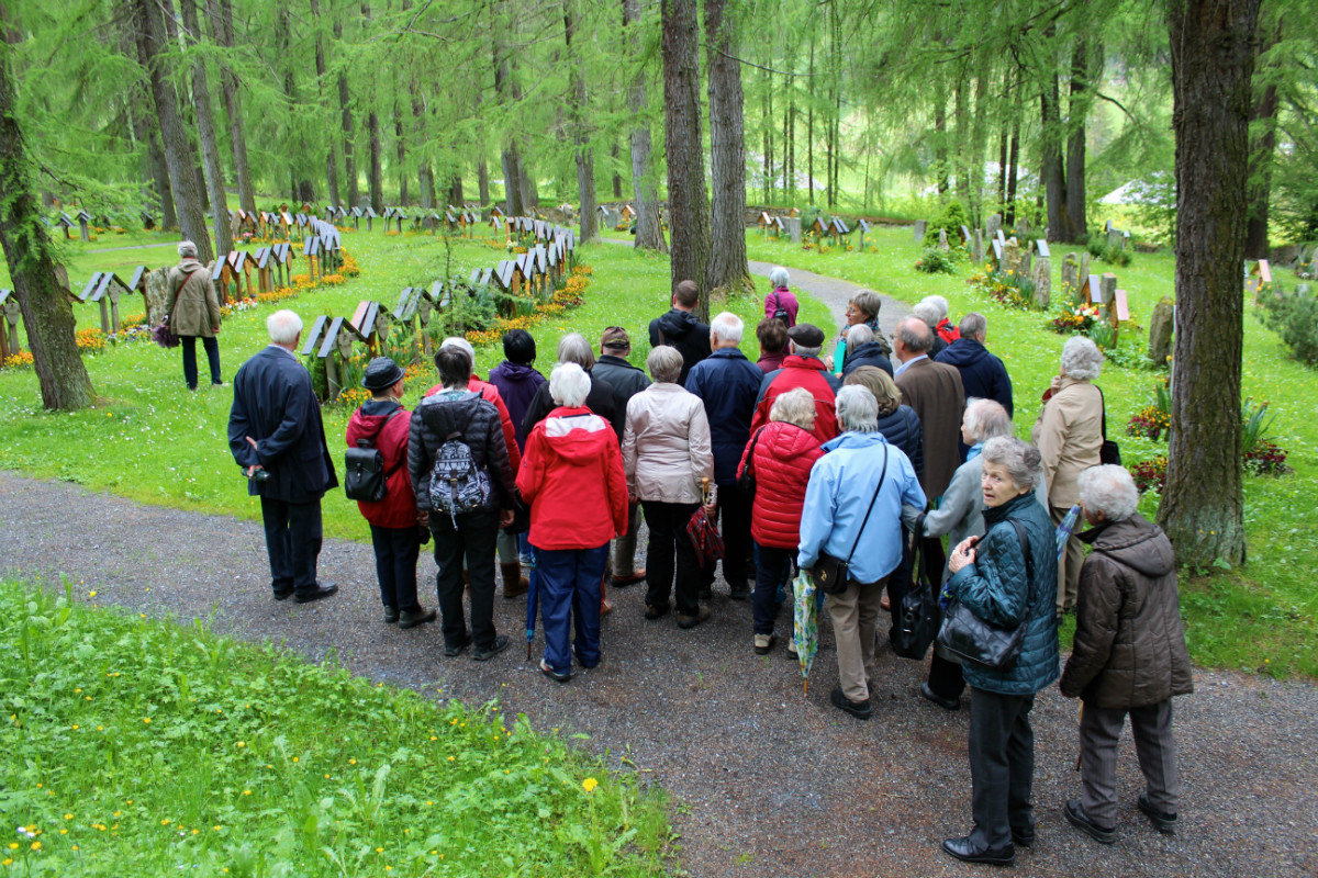 Ausflug Waldfriedhof – 19797.jpg